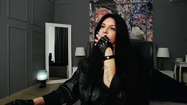 Snapshot of DomMelissaW chatting on December 14, 2024, 10:39 pm DomMelissaW online show from December 14, 2024, 10:39 pm