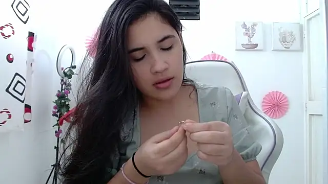 InocentHeaven1 online show from November 11, 2025, 1:17 pm