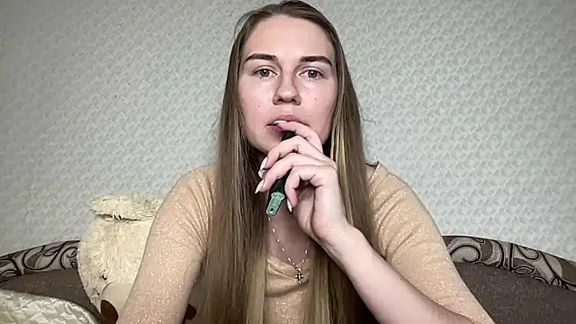 Snapshot of dream_alexa chatting on March 17, 2025, 6:32 pm dream alexa online show from March 17, 2025, 6:32 pm