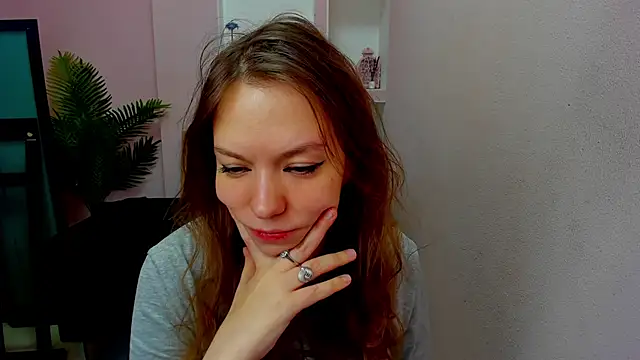 Persephoni online show from December 5, 2025, 10:58 am