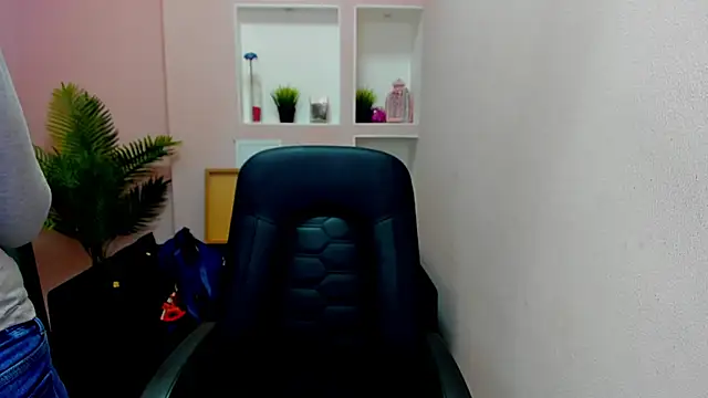 Persephoni online show from October 26, 2025, 3:56 pm