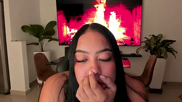 brunetenikole02 online show from April 21, 2026, 2:03 am