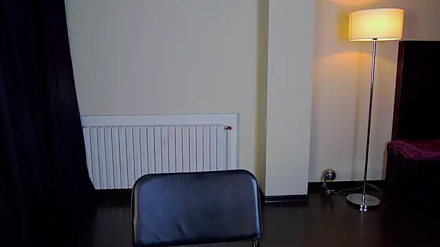 Snapshot of Friend12321 chatting on March 6, 2025, 11:42 pm Friend12321 online show from March 6, 2025, 11:42 pm