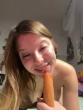 kimczii online show from February 23, 2026, 7:20 am