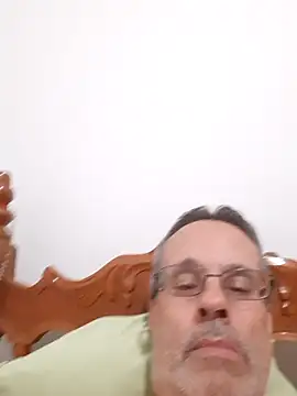 luiz303030 online show from November 1, 2025, 10:03 pm