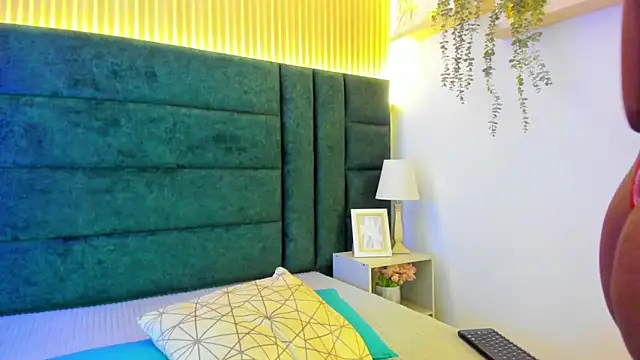 Snapshot of AntonellaaHot chatting on March 13, 2025, 7:50 pm AntonellaaHot online show from March 13, 2025, 7:50 pm