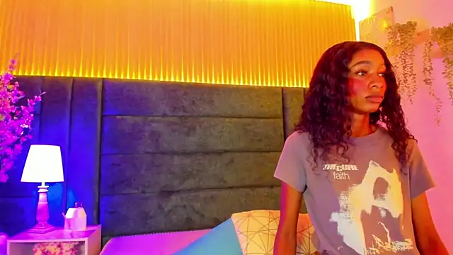 Snapshot of AntonellaaHot chatting on March 20, 2025, 7:46 pm AntonellaaHot online show from March 20, 2025, 7:46 pm