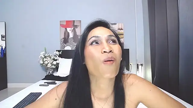 Hotbeebee online show from February 26, 2025, 5:24 am