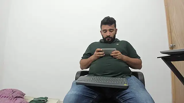 Snapshot of isearchcompany chatting on November 13, 2025, 9:19 pm isearchcompany online show from November 13, 2025, 9:19 pm