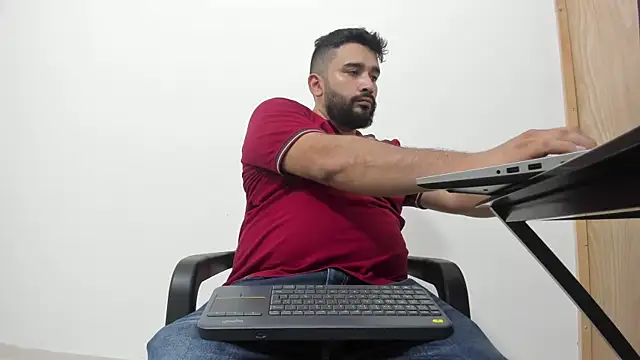 Snapshot of isearchcompany chatting on October 28, 2025, 11:47 pm isearchcompany online show from October 28, 2025, 11:47 pm