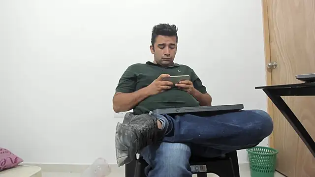 Snapshot of isearchcompany chatting on November 29, 2025, 1:17 am isearchcompany online show from November 29, 2025, 1:17 am