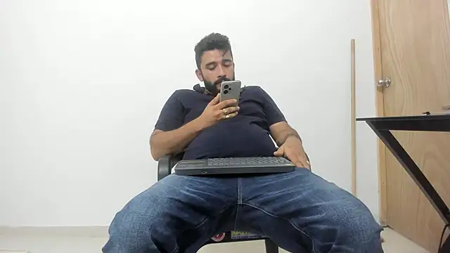 Snapshot of isearchcompany chatting on November 17, 2025, 8:57 pm isearchcompany online show from November 17, 2025, 8:57 pm