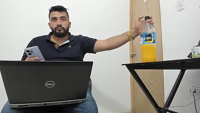 Snapshot of isearchcompany chatting on October 31, 2025, 9:00 pm isearchcompany online show from October 31, 2025, 9:00 pm