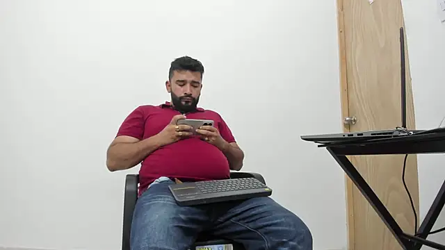 Snapshot of isearchcompany chatting on November 2, 2025, 5:40 pm isearchcompany online show from November 2, 2025, 5:40 pm