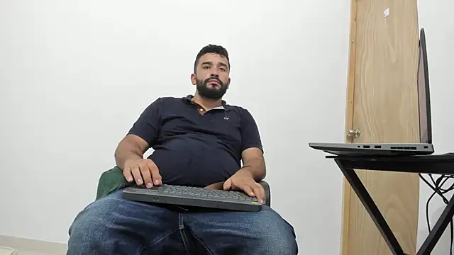 Snapshot of isearchcompany chatting on November 4, 2025, 2:04 am isearchcompany online show from November 4, 2025, 2:04 am