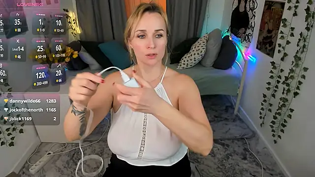 Karinella x online show from March 10, 2025, 3:56 am