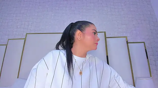 paola rodriguez online show from November 11, 2025, 10:54 am