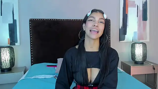 Snapshot of LauraAristizabal chatting on March 4, 2025, 4:20 pm LauraAristizabal online show from March 4, 2025, 4:20 pm
