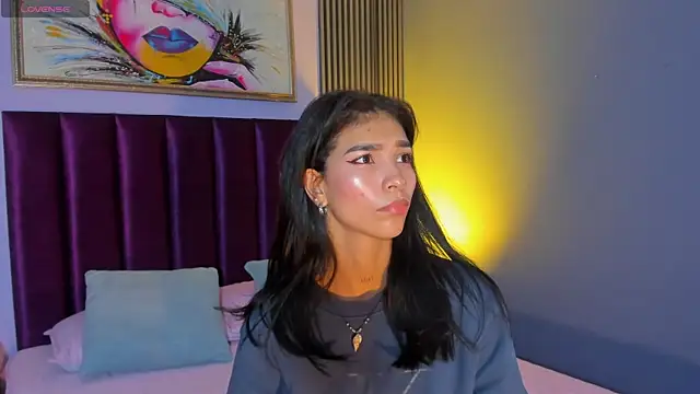 LauraAristizabal online show from April 8, 2026, 12:39 pm