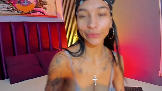 LauraAristizabal online show from March 8, 2026, 12:41 pm