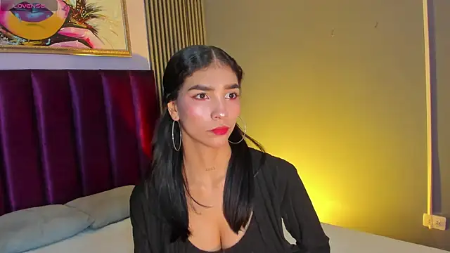 LauraAristizabal online show from June 5, 2026, 12:11 pm