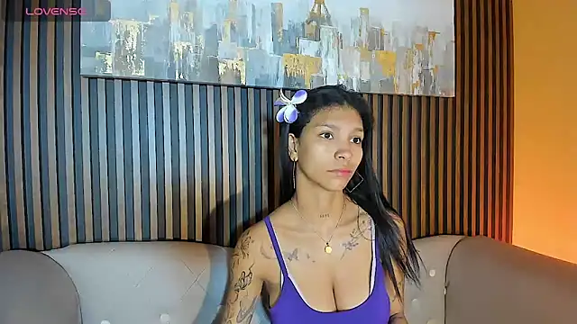Snapshot of LauraAristizabal chatting on September 30, 2025, 12:22 pm LauraAristizabal online show from September 30, 2025, 12:22 pm
