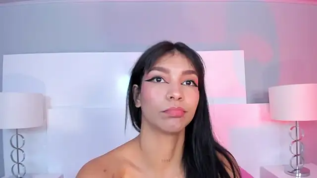 Snapshot of LauraAristizabal chatting on March 15, 2025, 3:48 pm LauraAristizabal online show from March 15, 2025, 3:48 pm