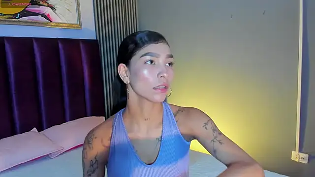 LauraAristizabal online show from May 23, 2026, 11:53 am