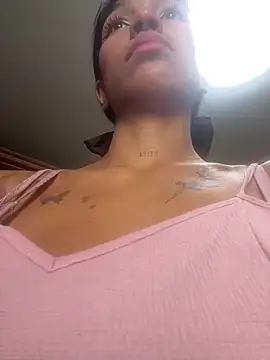 LauraAristizabal online show from April 1, 2026, 12:50 pm