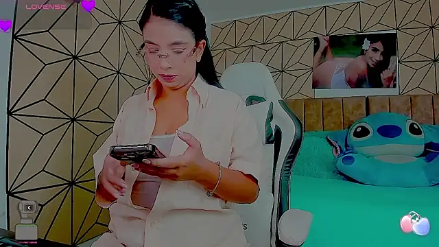 vane lopez  online show from March 23, 2026, 7:25 pm