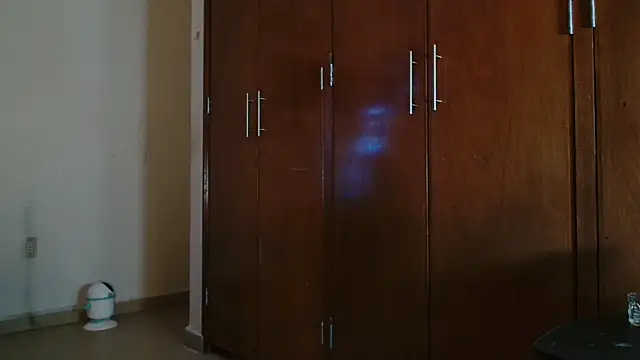 MINI Petite online show from April 16, 2026, 2:23 am