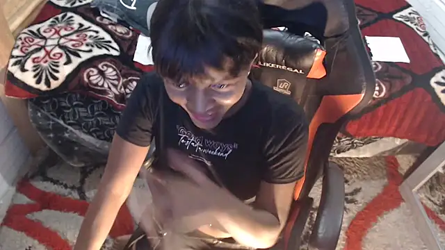 sexyjustin202 online show from October 4, 2025, 3:08 am