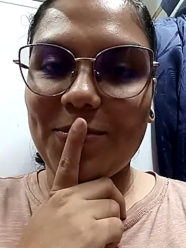 kittylu   online show from April 20, 2026, 8:43 pm