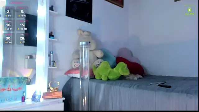 miaa-lee online show from November 25, 2025, 3:40 am