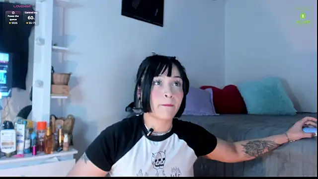 miaa-lee online show from November 4, 2025, 4:05 am