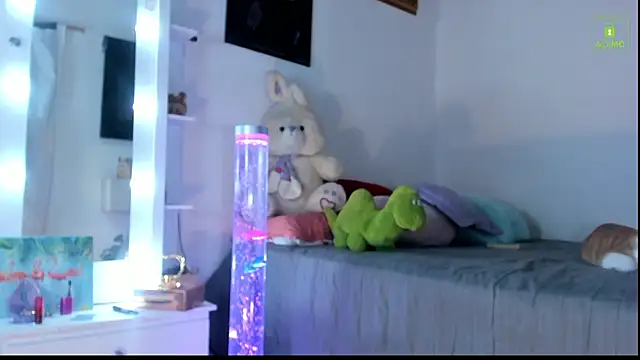 miaa-lee online show from November 18, 2025, 1:43 am