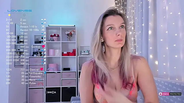 Snapshot of Karamelsw_ chatting on February 19, 2025, 11:14 pm Karamelsw online show from February 19, 2025, 11:14 pm