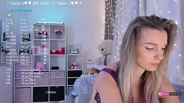 Snapshot of Karamelsw_ chatting on February 21, 2025, 12:05 am Karamelsw online show from February 21, 2025, 12:05 am