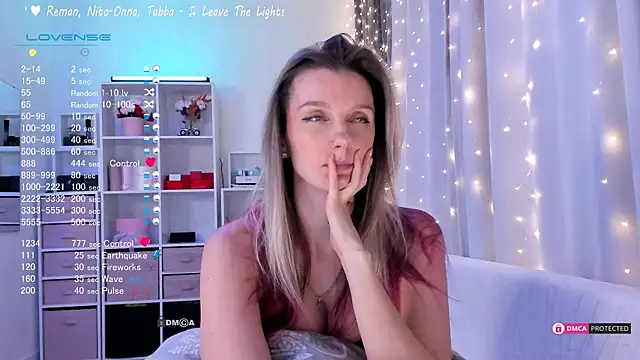 Snapshot of Karamelsw_ chatting on March 22, 2025, 12:28 am Karamelsw online show from March 22, 2025, 12:28 am