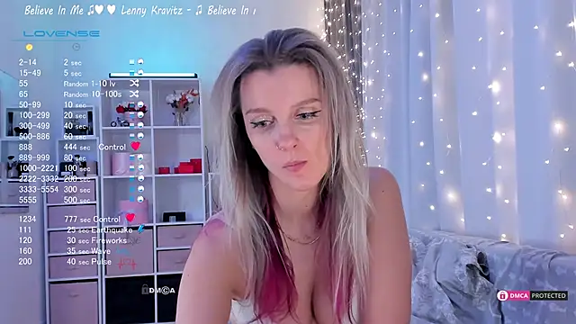 Snapshot of Karamelsw_ chatting on February 11, 2025, 12:17 am Karamelsw online show from February 11, 2025, 12:17 am