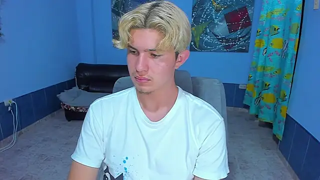 Snapshot of patrik_027 chatting on October 28, 2025, 7:40 am patrik 027 online show from October 28, 2025, 7:40 am