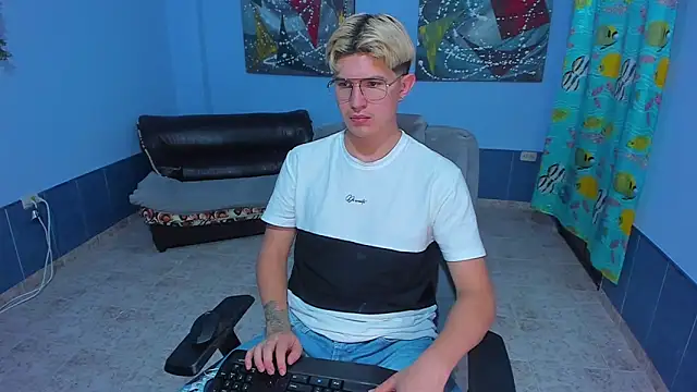 Snapshot of patrik_027 chatting on November 26, 2025, 8:14 am patrik 027 online show from November 26, 2025, 8:14 am