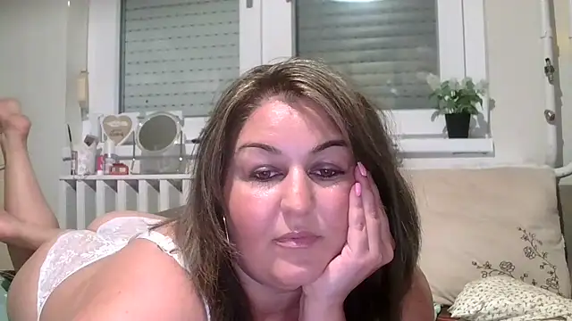 Snapshot of Mileva88 chatting on September 19, 2025, 6:45 pm Mileva88 online show from September 19, 2025, 6:45 pm