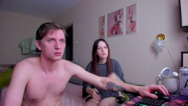 Snapshot of DavidAndSophie chatting on December 20, 2025, 1:25 pm DavidAndSophie online show from December 20, 2025, 1:25 pm