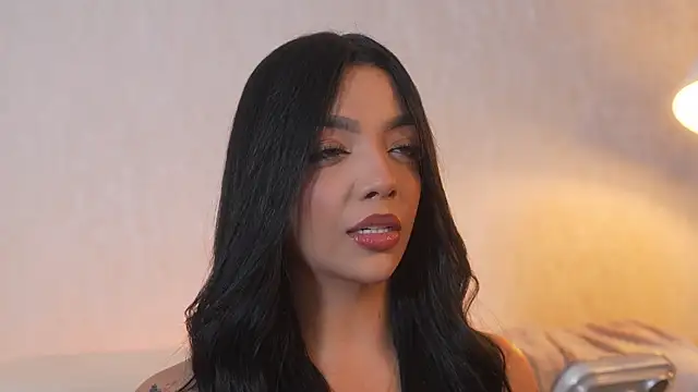 sarah hiill online show from December 3, 2025, 9:25 pm