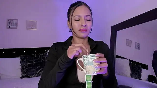 Snapshot of CeliWoods chatting on September 30, 2025, 11:27 am CeliWoods online show from September 30, 2025, 11:27 am