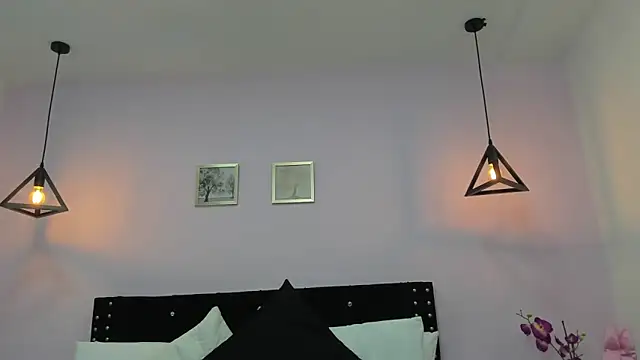 Snapshot of CeliWoods chatting on February 26, 2025, 10:05 am CeliWoods online show from February 26, 2025, 10:05 am