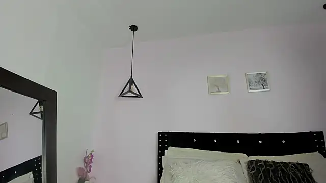 Snapshot of CeliWoods chatting on November 17, 2025, 11:36 am CeliWoods online show from November 17, 2025, 11:36 am