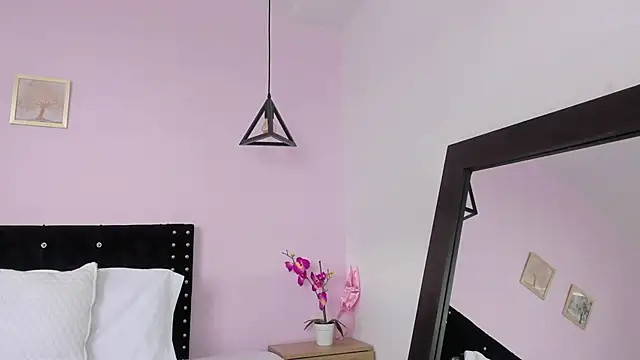 Snapshot of CeliWoods chatting on March 22, 2025, 4:37 pm CeliWoods online show from March 22, 2025, 4:37 pm