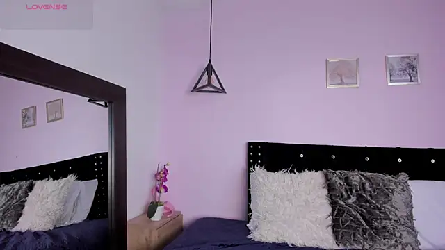 Snapshot of CeliWoods chatting on November 6, 2025, 11:47 am CeliWoods online show from November 6, 2025, 11:47 am